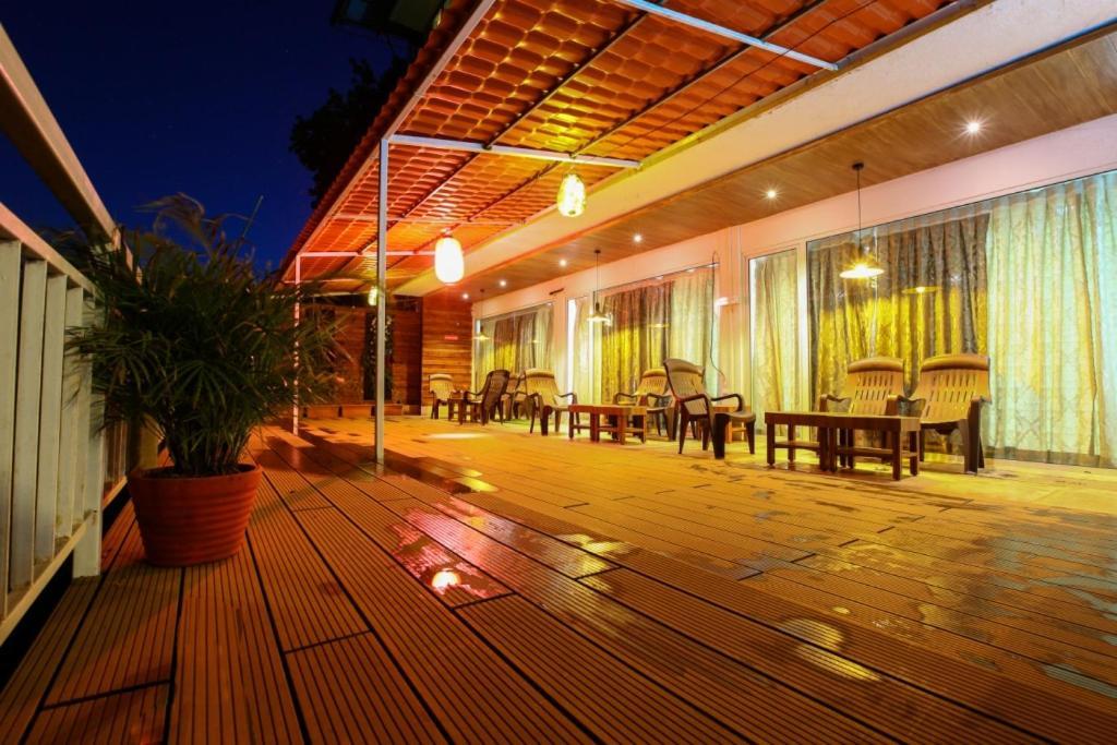 Lake View Resort Лонавала Екстериор снимка