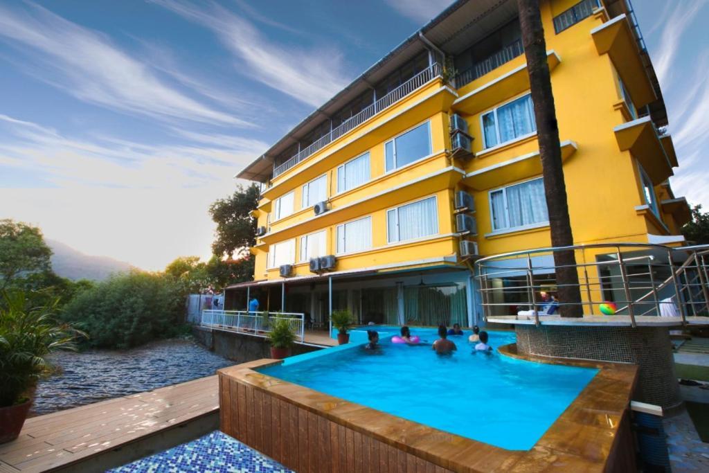 Lake View Resort Лонавала Екстериор снимка