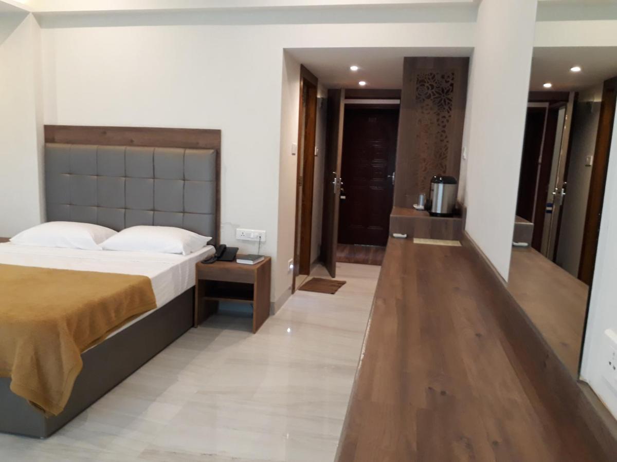 Lake View Resort Лонавала Екстериор снимка