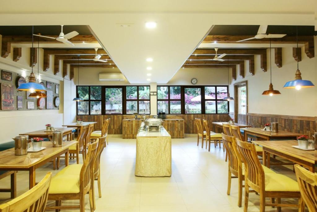 Lake View Resort Лонавала Екстериор снимка