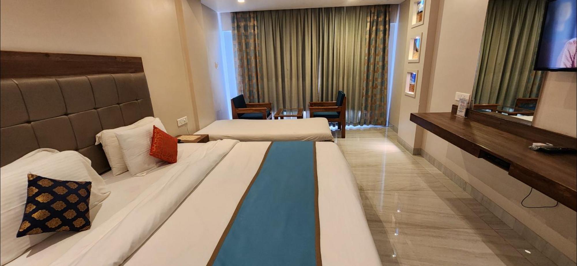 Lake View Resort Лонавала Екстериор снимка